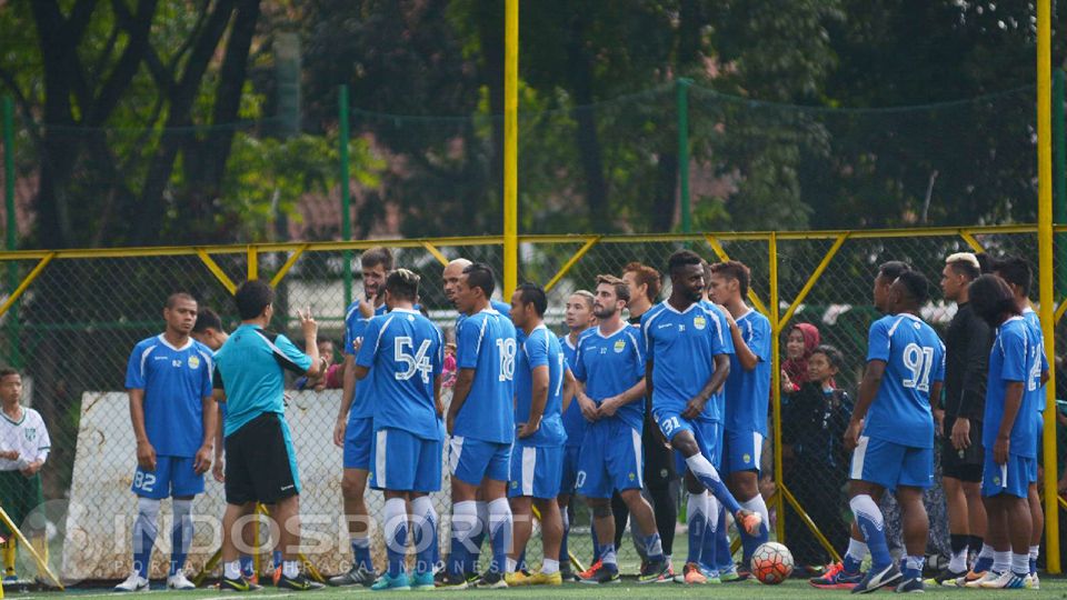 Persib Bandung saat menjalani sesi  latihan. Copyright: &copy; Muhammad Ginanjar/INDOSPORT